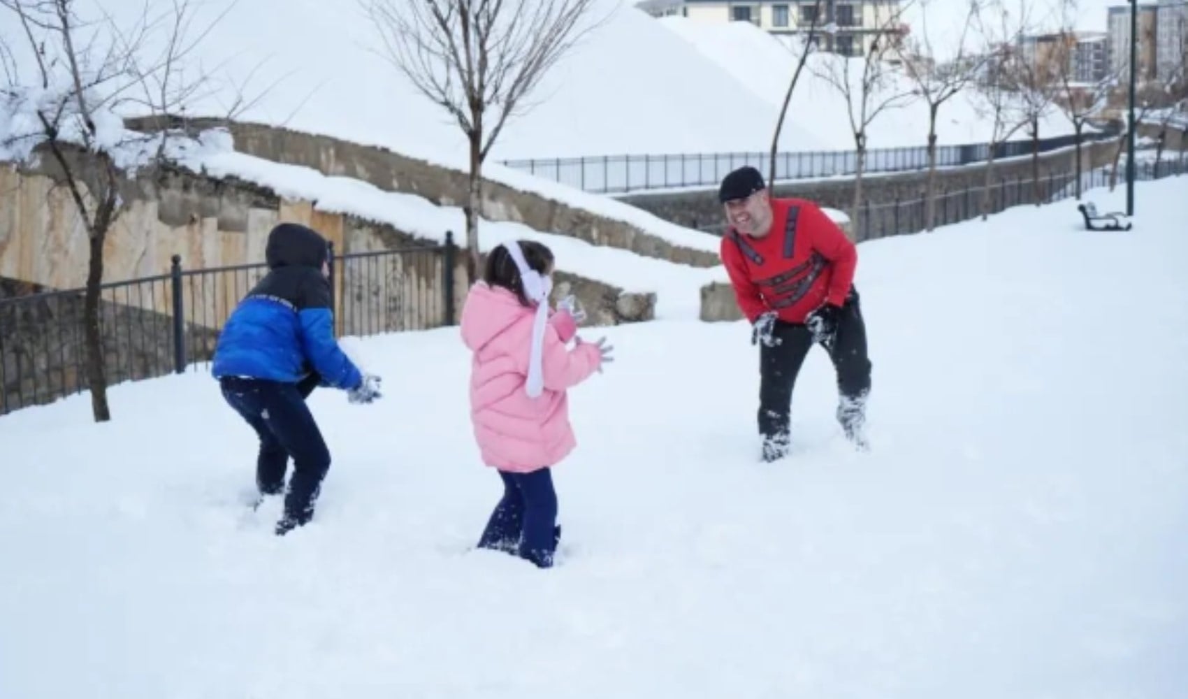 Yoğun kar yağışı sonrası 2 Ocak Cuma günü okullar tatil olacak mı? Kar tatili yapacak iller belli oldu