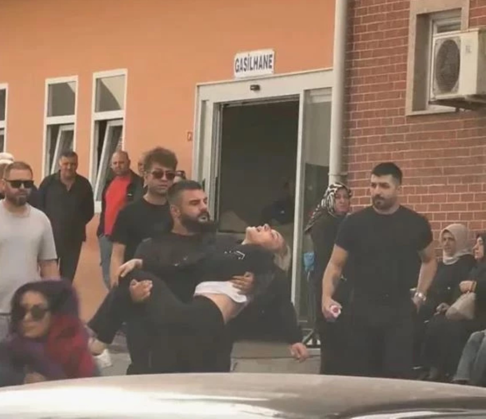 Güllü'nün ablasından çok konuşulacak Tuğyan açıklaması: İlk kez konuştu