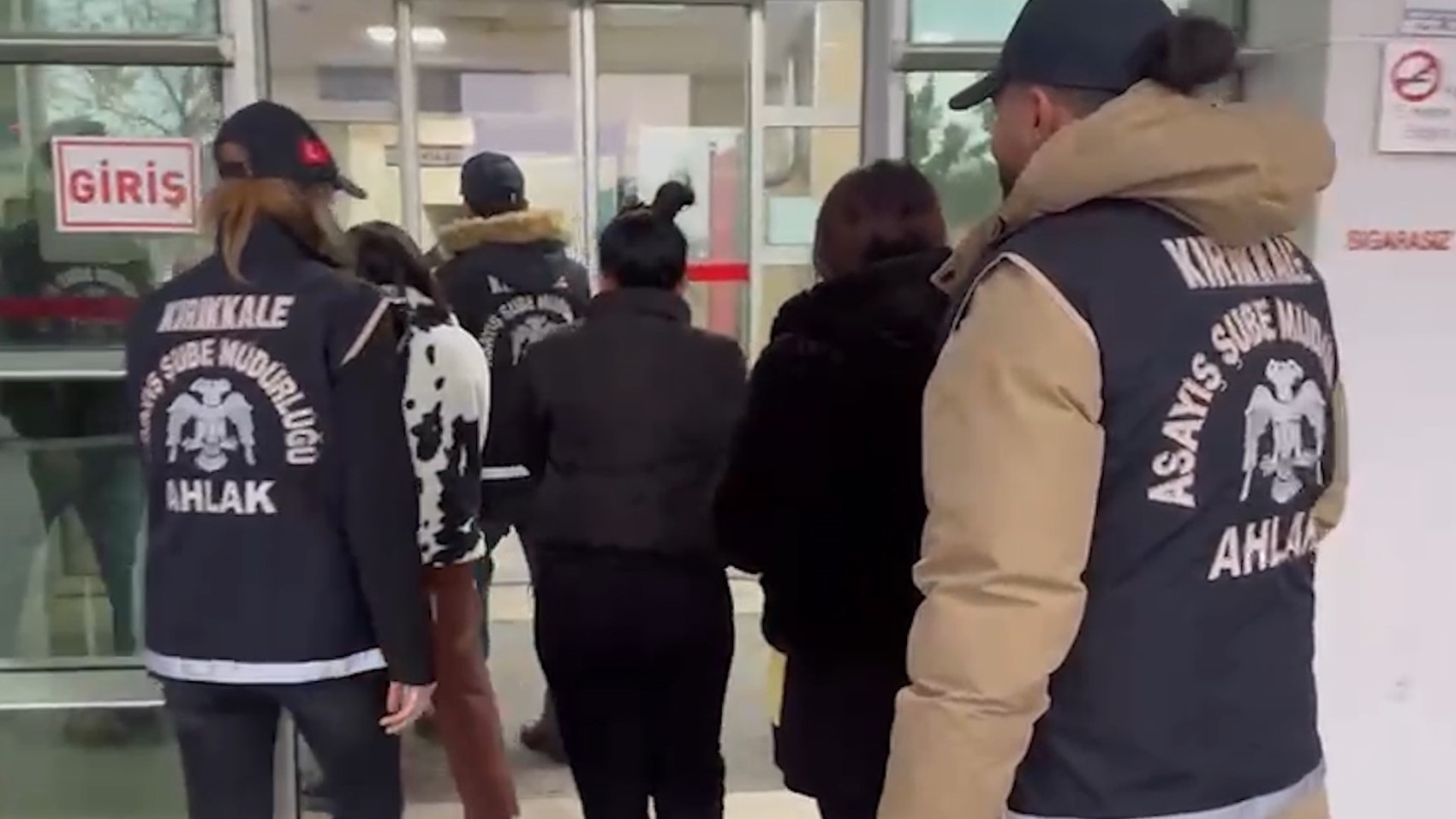 İkisi yabancı uyruklu, 4 kadın fuhuş operasyonunda gözaltına alındı