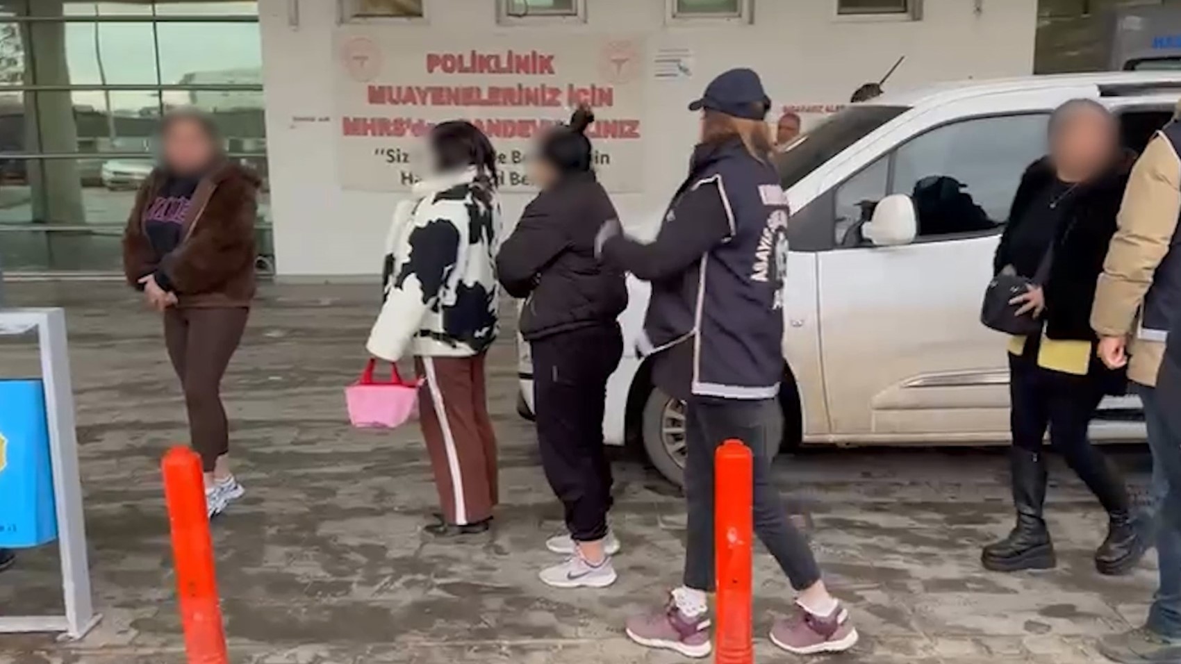 İkisi yabancı uyruklu, 4 kadın fuhuş operasyonunda gözaltına alındı