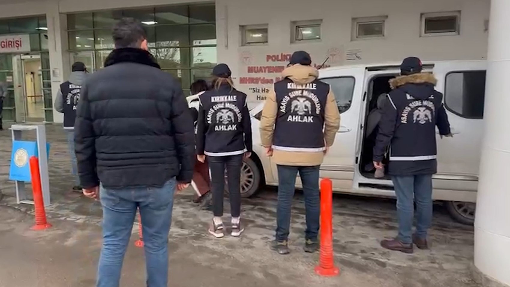 İkisi yabancı uyruklu, 4 kadın fuhuş operasyonunda gözaltına alındı