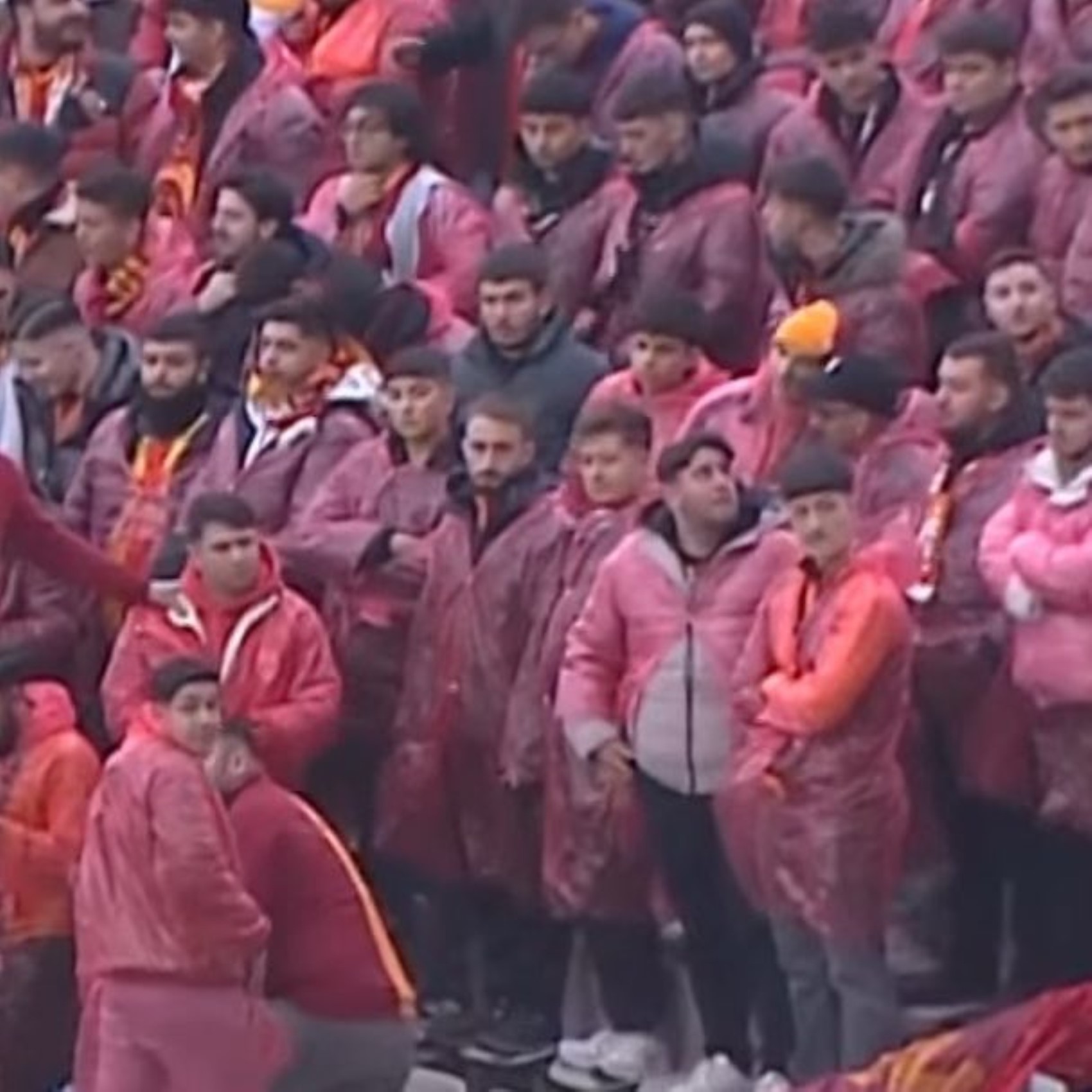 Galatasaray-Fenerbahçe derbisine 'yağmurluk' damgası