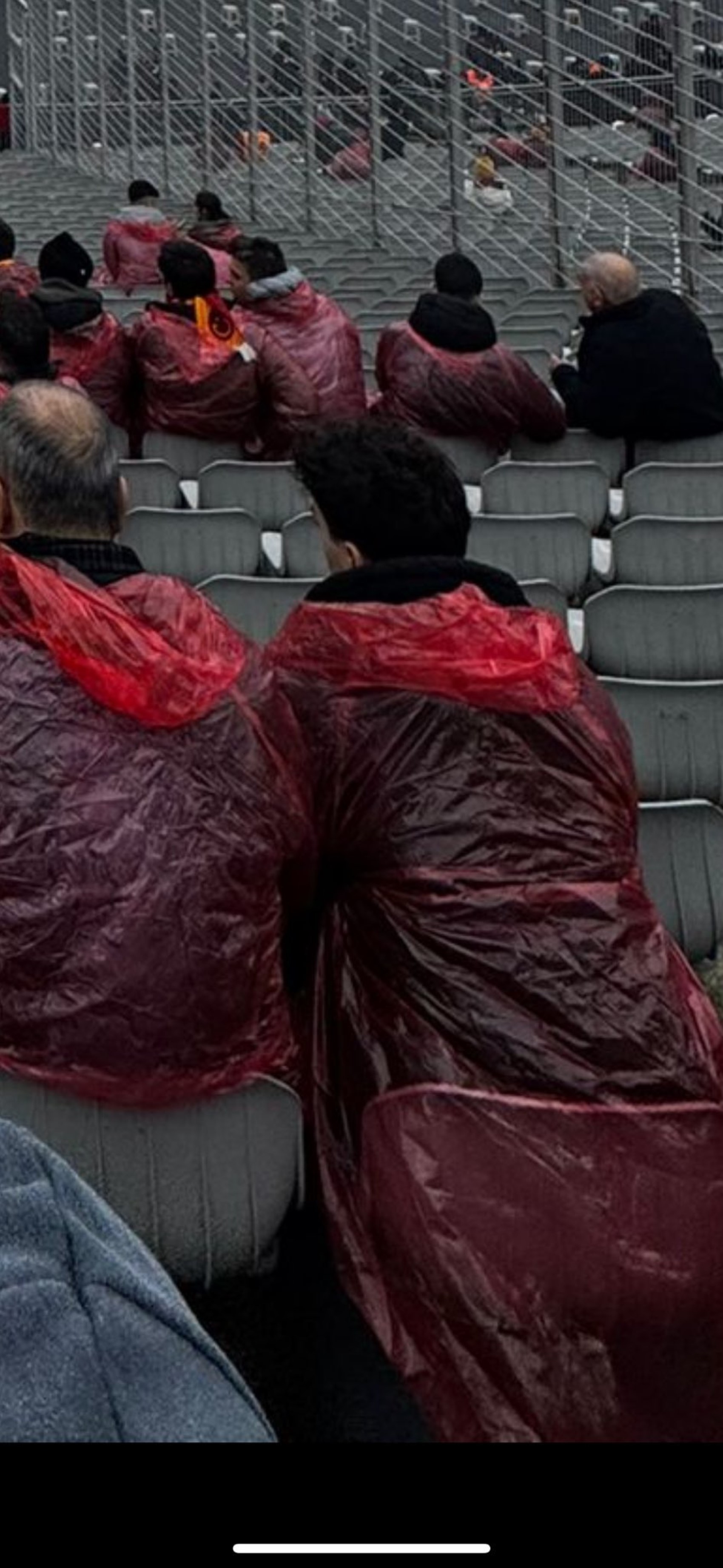 Galatasaray-Fenerbahçe derbisine 'yağmurluk' damgası