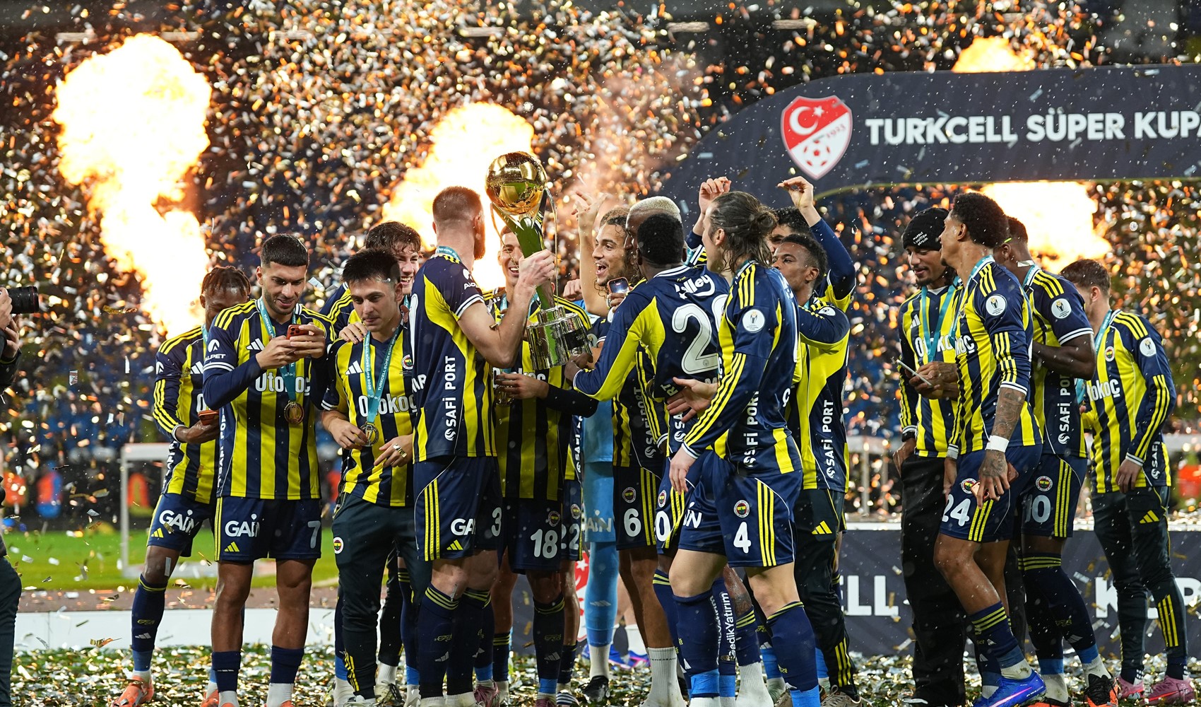 Fenerbahçe Süper Kupa'yı kaldırdı: Guendouzi maçın oyuncusu oldu