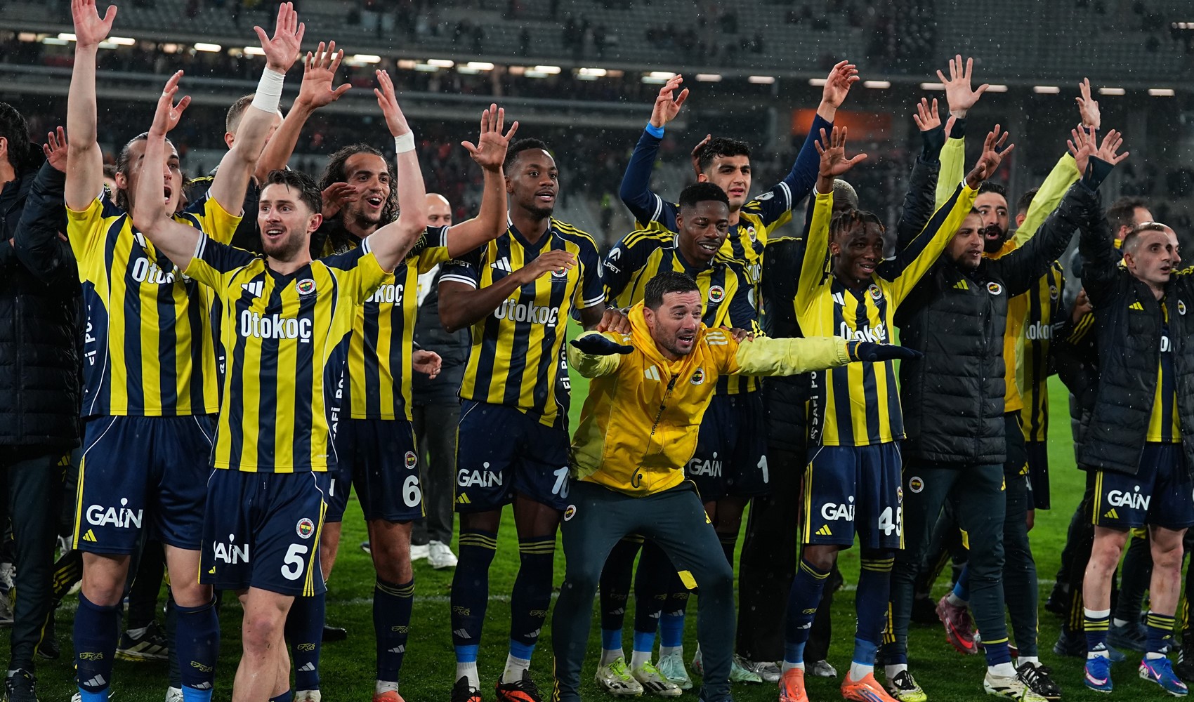 Fenerbahçe Süper Kupa'yı kaldırdı: Guendouzi maçın oyuncusu oldu