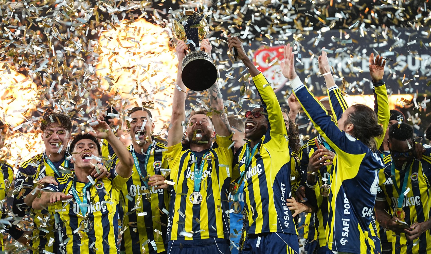 Fenerbahçe Süper Kupa'yı kaldırdı: Guendouzi maçın oyuncusu oldu