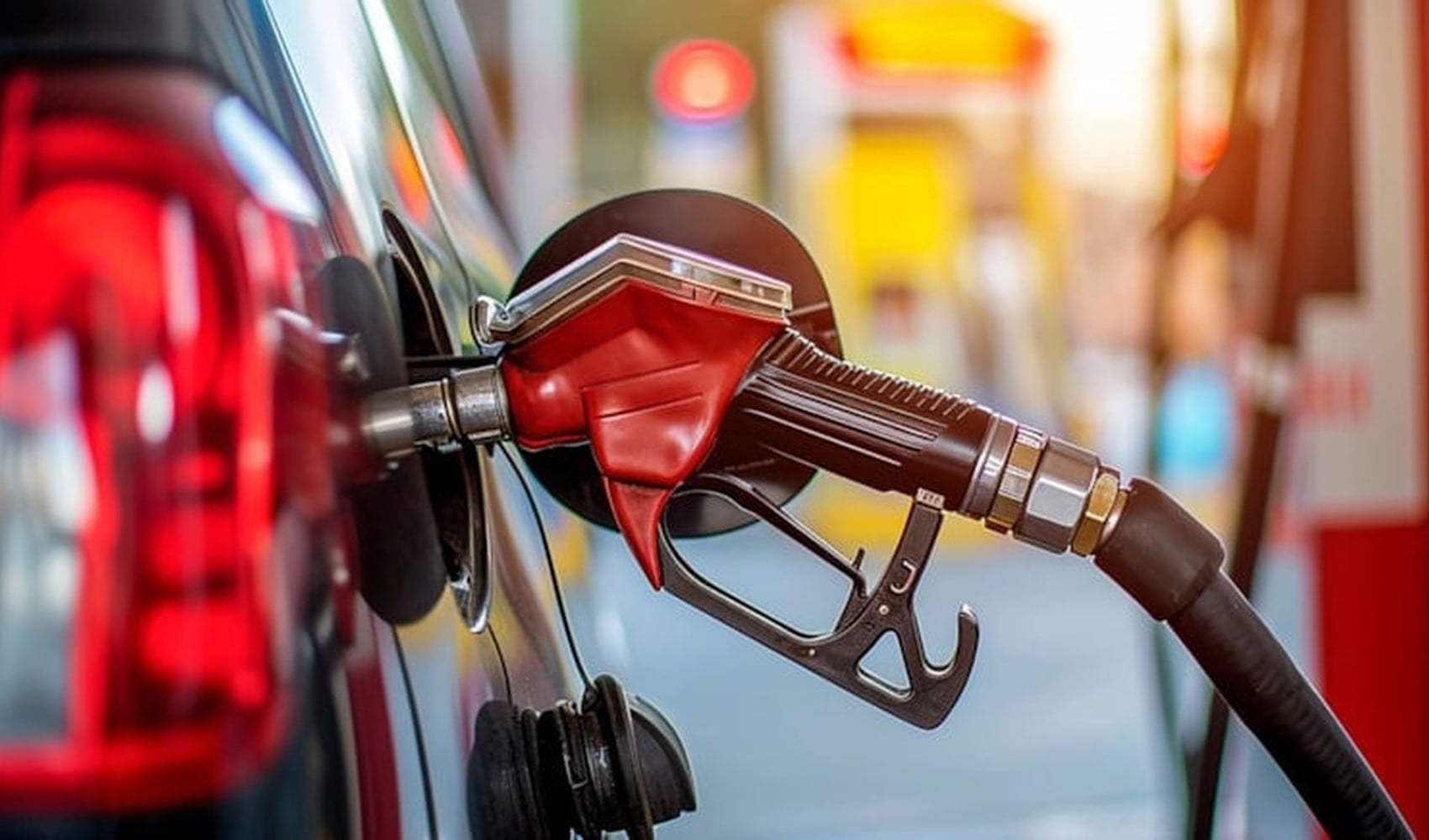 Motorine indirim kısa sürdü, bu kez zam geliyor