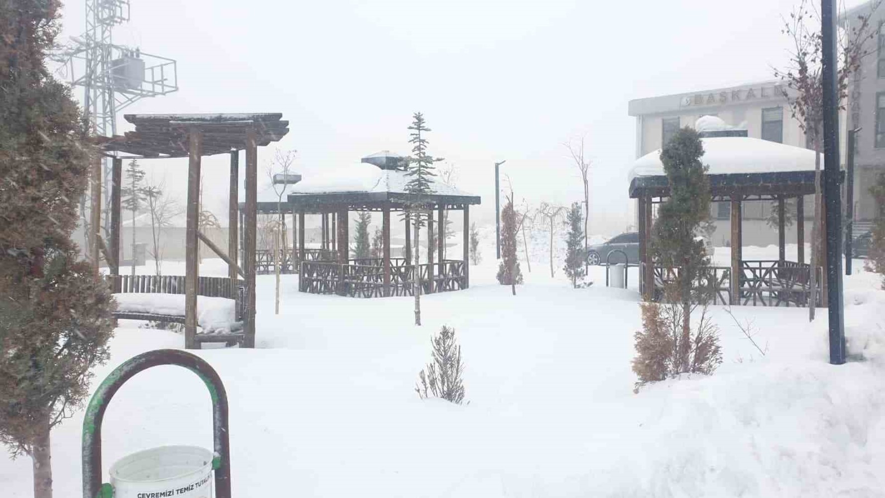 Son Dakika... İstanbul'da eğitime kar engeli!