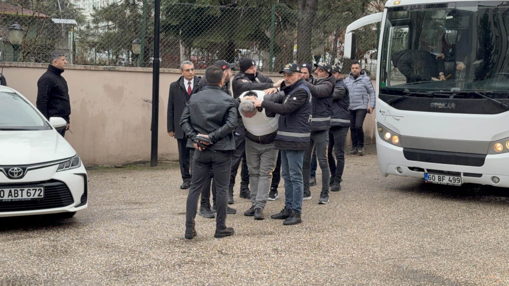 Babasını öldürdüğünü kabul etti