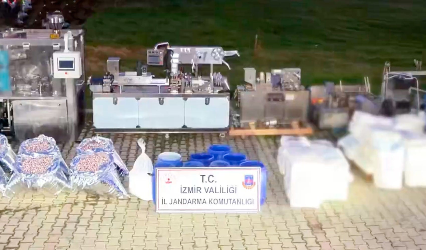 İzmir'de 1,5 tondan fazla uyuşturucu hammaddesi ele geçirildi!