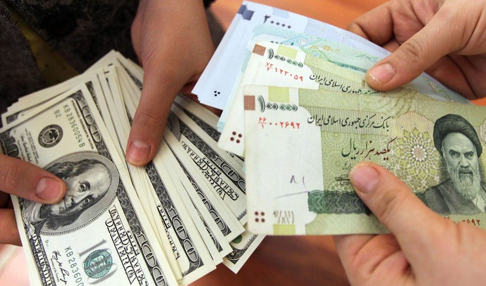 İran Riyali Amerikan doları karşısında sıfıra geriledi