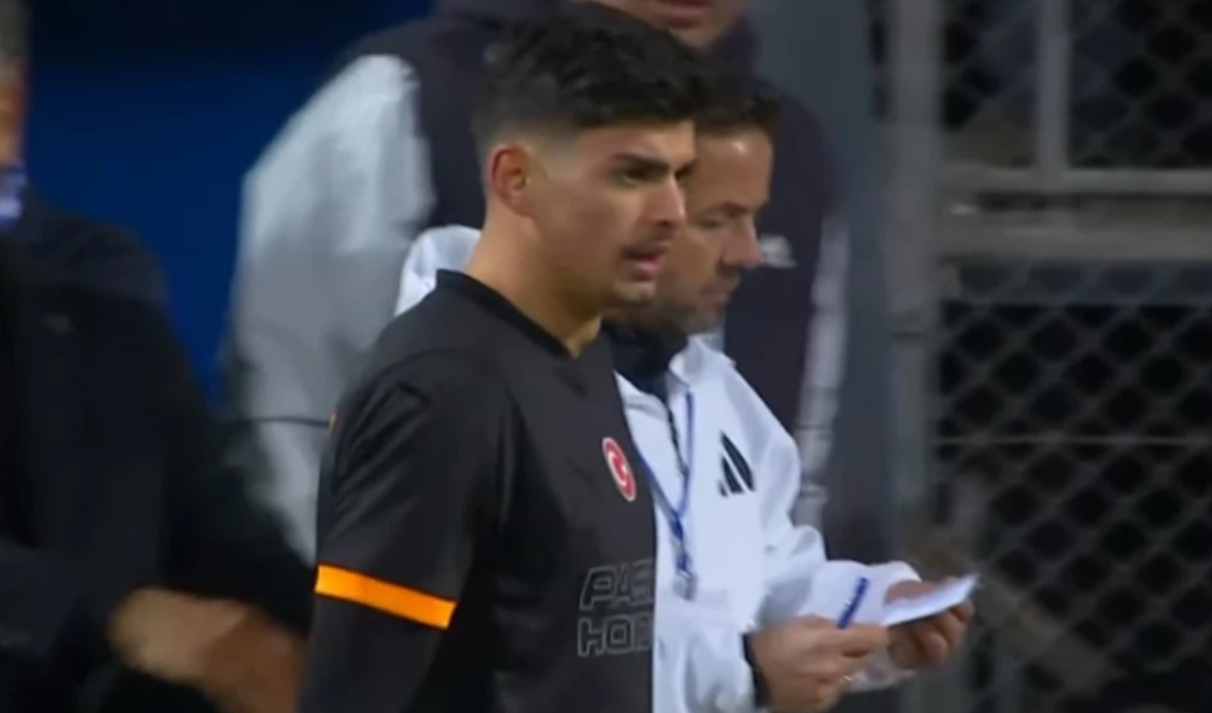 Galatasaraylı oyuncu 9. dakikada oyundan çıktı