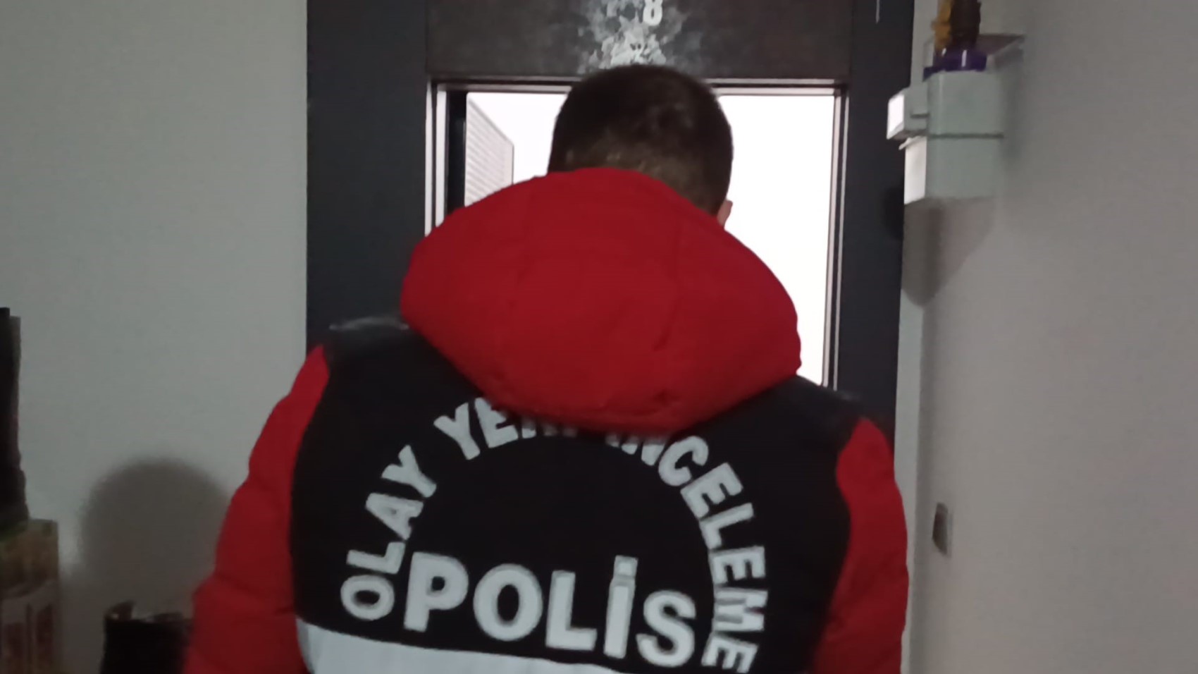 Erkek arkadaşı asılı halde buldu