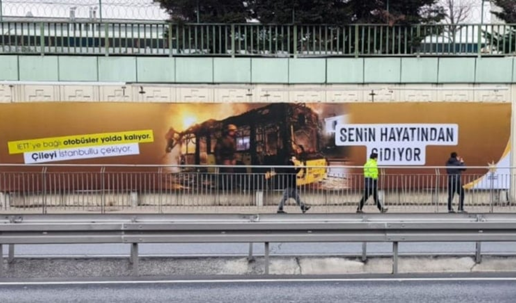 Şirketlere kayyum atanmıştı: İstanbul'daki panolarda İBB karşıtı mesajlar