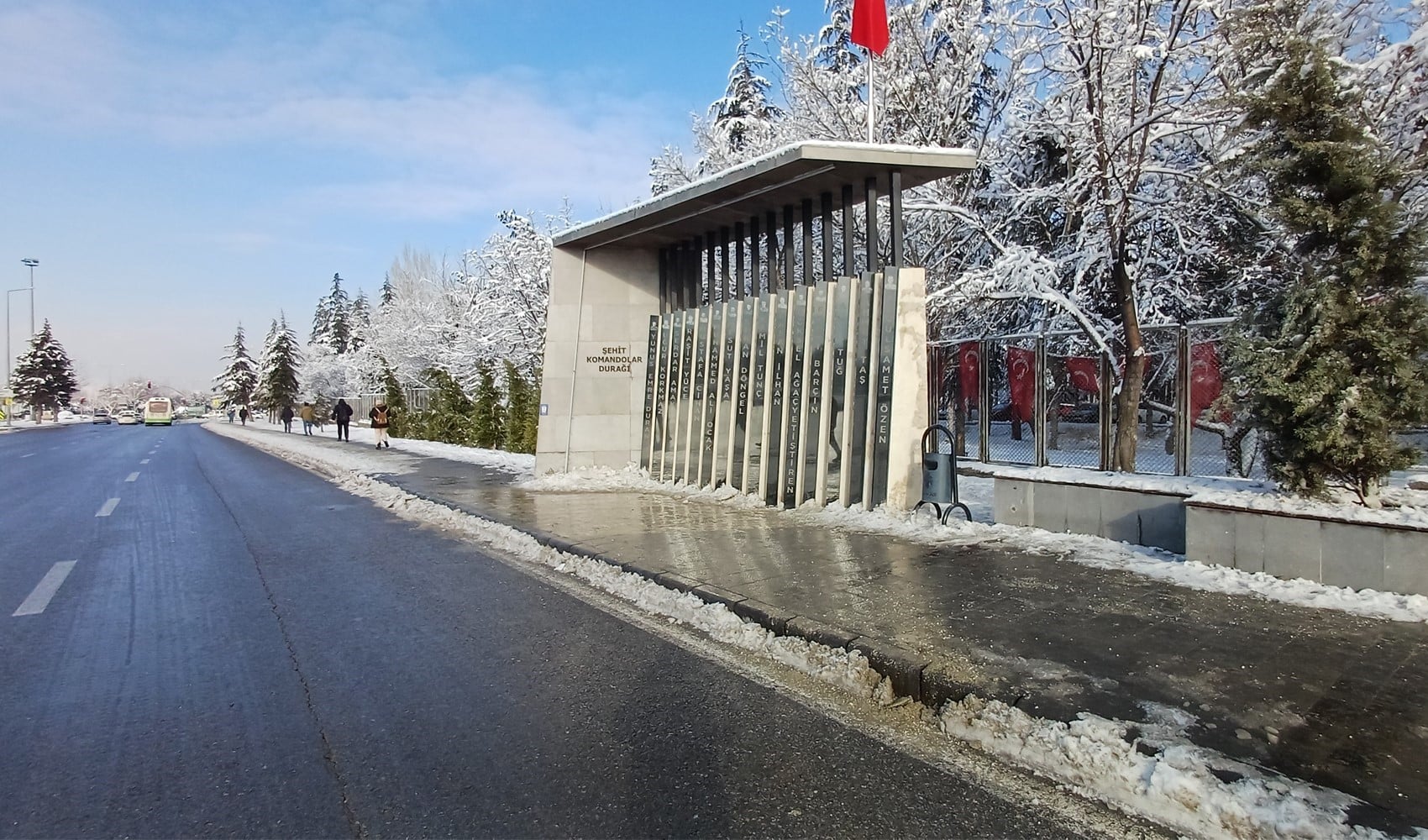 Kumar borcu yüzünden gazi olduğu durakta intihar etti