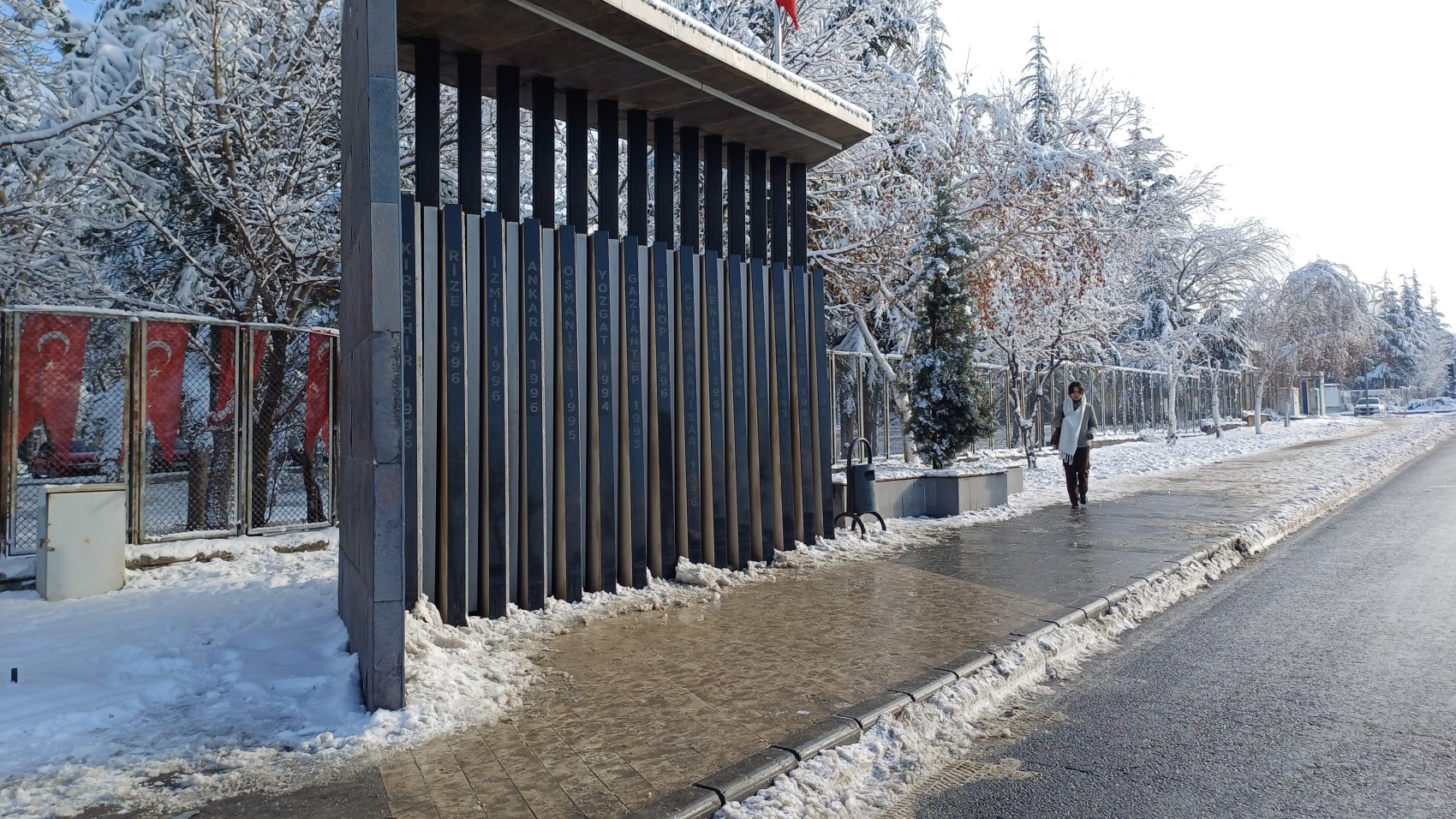 Kumar borcu yüzünden gazi olduğu durakta intihar etti