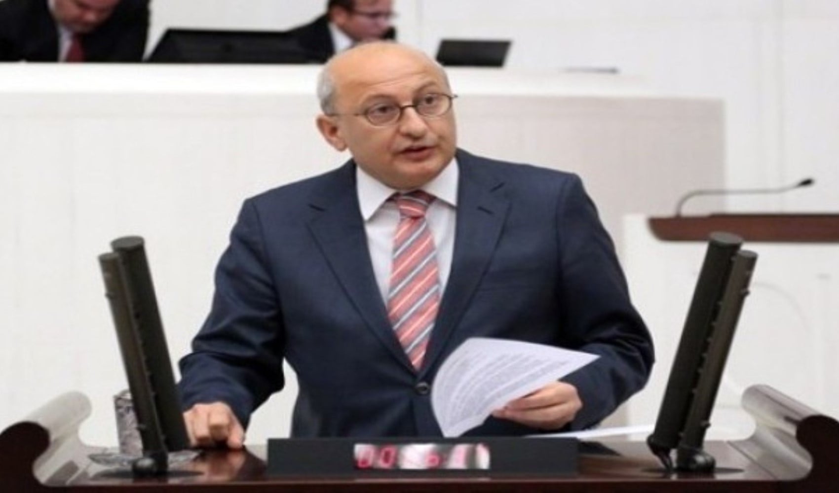 CHP'li Çakırözer: Emekli son kullanma tarihi geçmiş ürünlere muhtaç