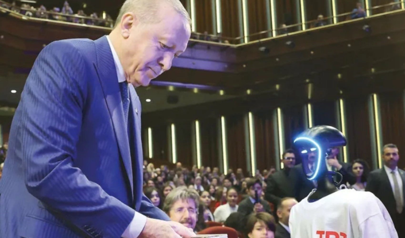 Türk robotu dendi, Çin malı çıktı