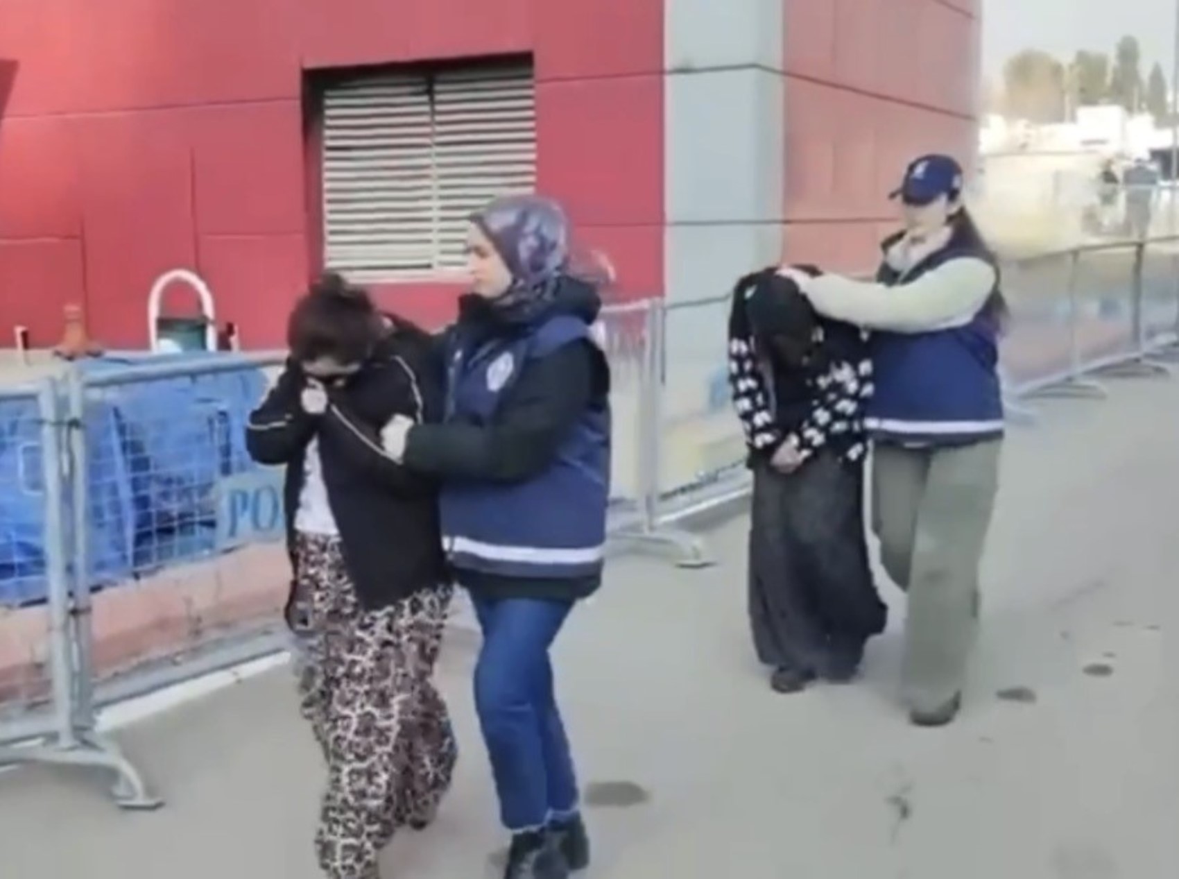 Çocuğunu ameliyat ettirmek için bozdurmaya çalıştığı altınlar çalındı: Adım adım takip ettiler