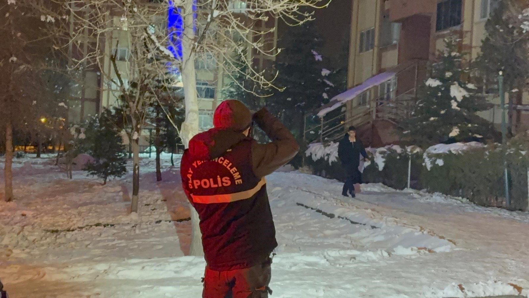 Karnesinde 3 zayıfı olan lise 1 öğrencisi, yaşamına son verdi