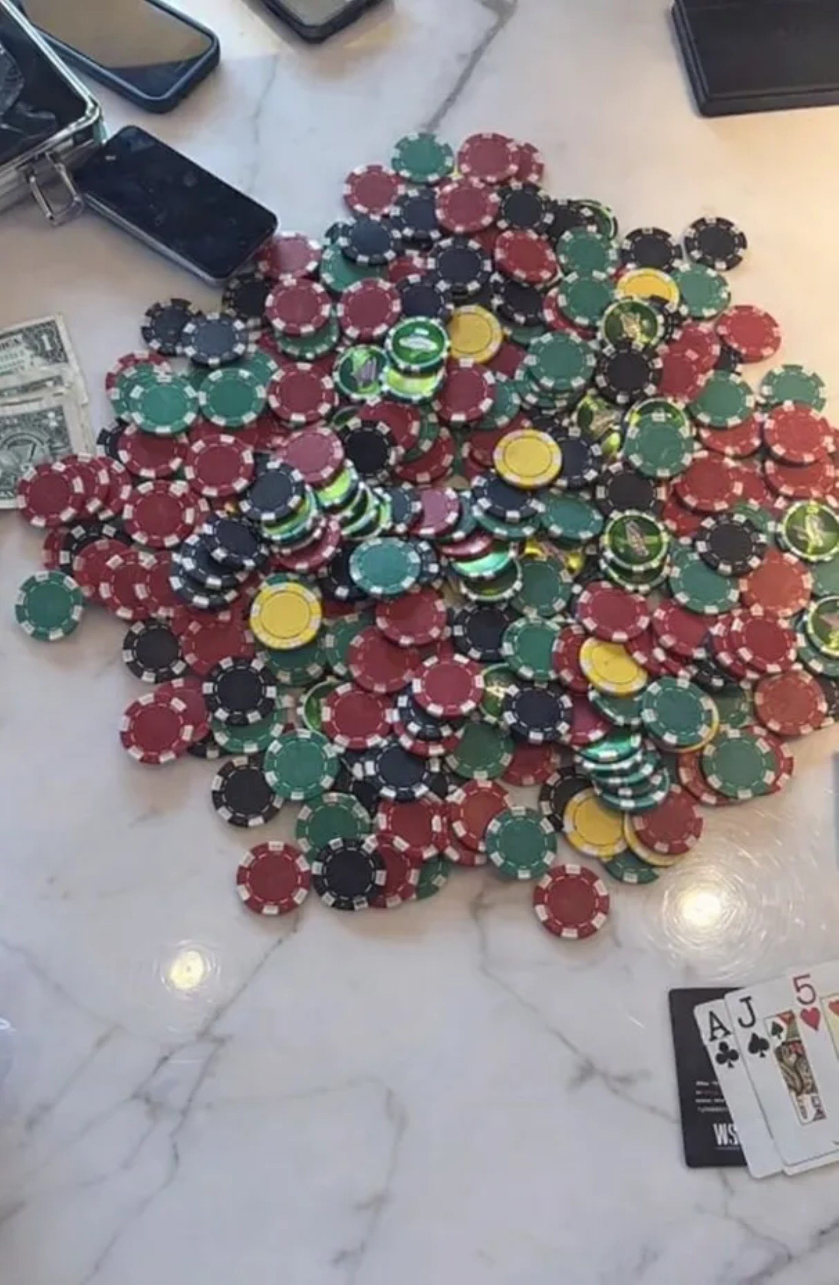 Bebek Otel’deki skandal büyüyor: Ünlülerin uyuşturucu ve fuhuş partileri, şantaj arşivine dönüştü!