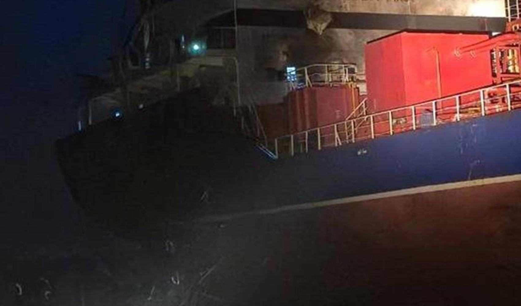 Rusya'nın saldırısında Türk gemisinin isabet aldığı anlar