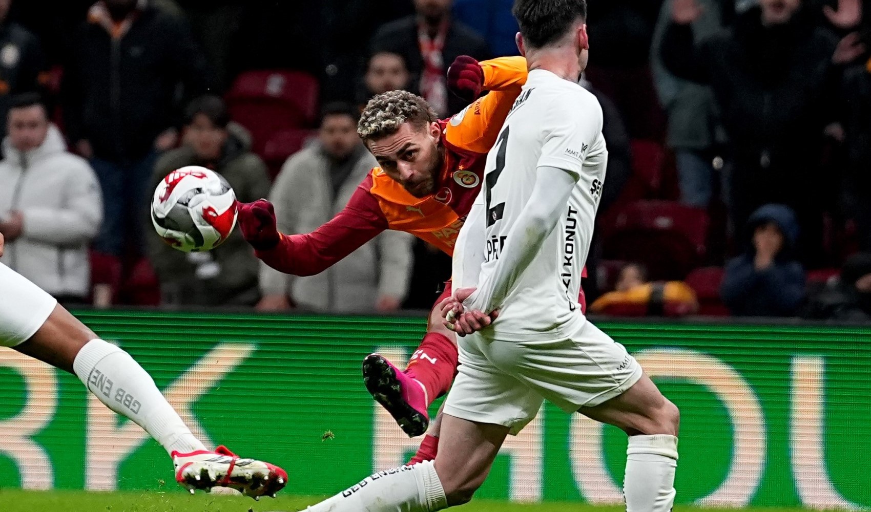 Galatasaray, ligde 4. kez berabere kaldı