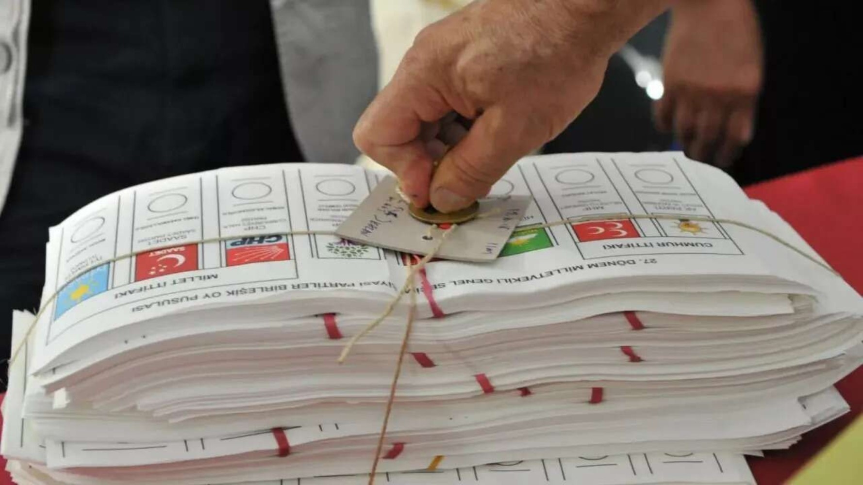 Dengeleri değiştirecek anket: Ankete kararsızlar damga vurdu