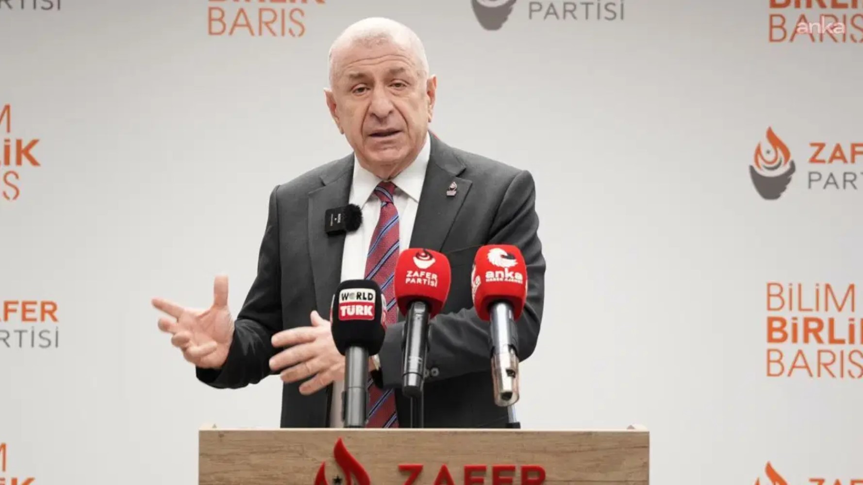 Gençlerle yapılan ankette üçüncü sıradaki parti şaşırttı! CHP ve AKP arasında kaç puan fark var?