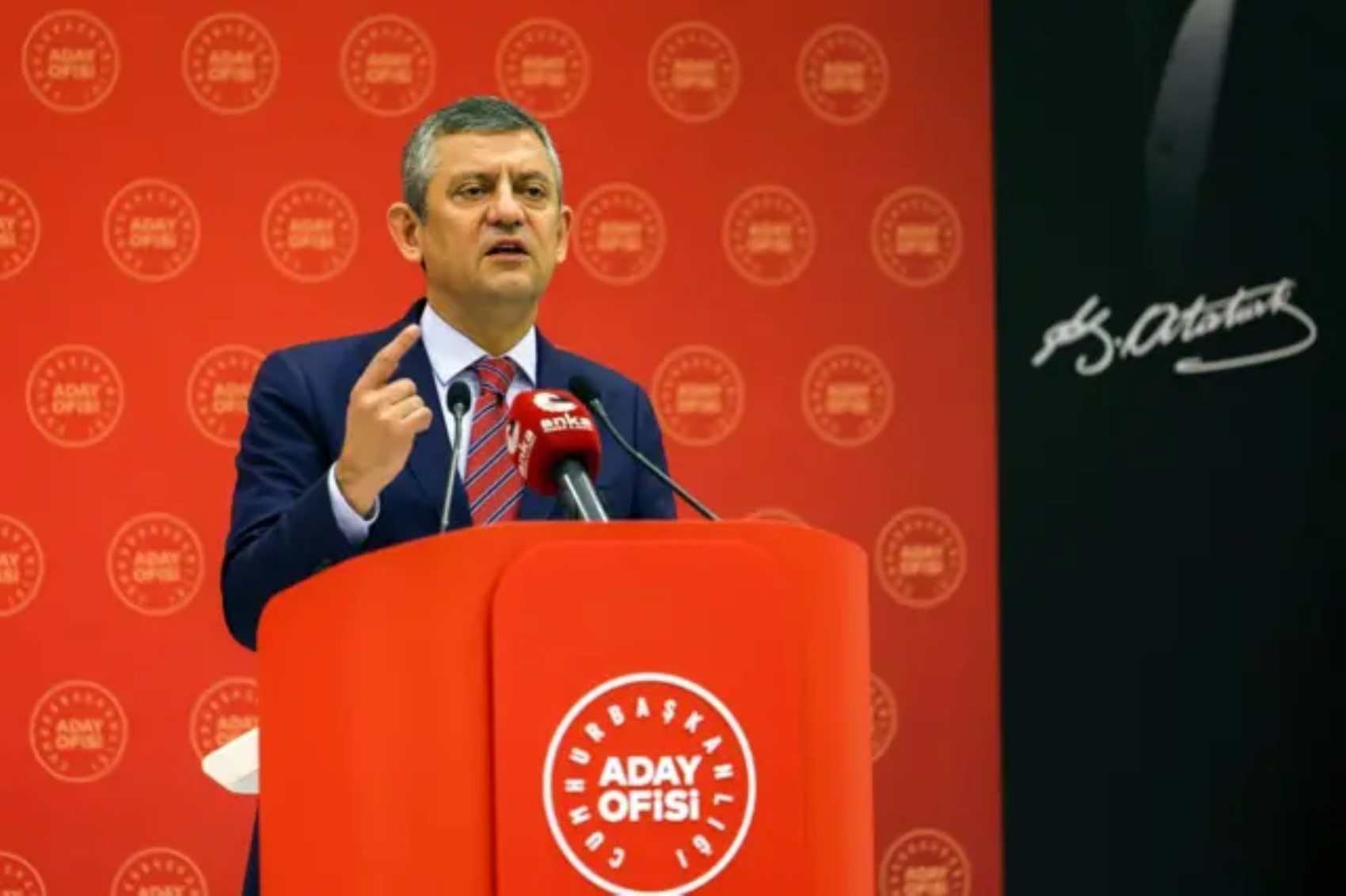 Gençlerle yapılan ankette üçüncü sıradaki parti şaşırttı! CHP ve AKP arasında kaç puan fark var?