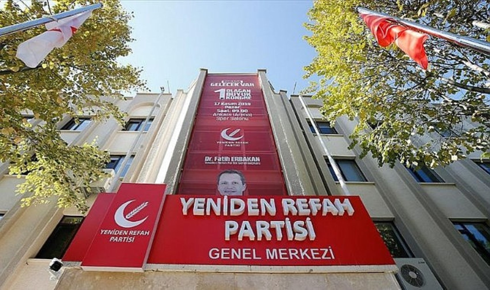 Gençlerle yapılan ankette üçüncü sıradaki parti şaşırttı! CHP ve AKP arasında kaç puan fark var?