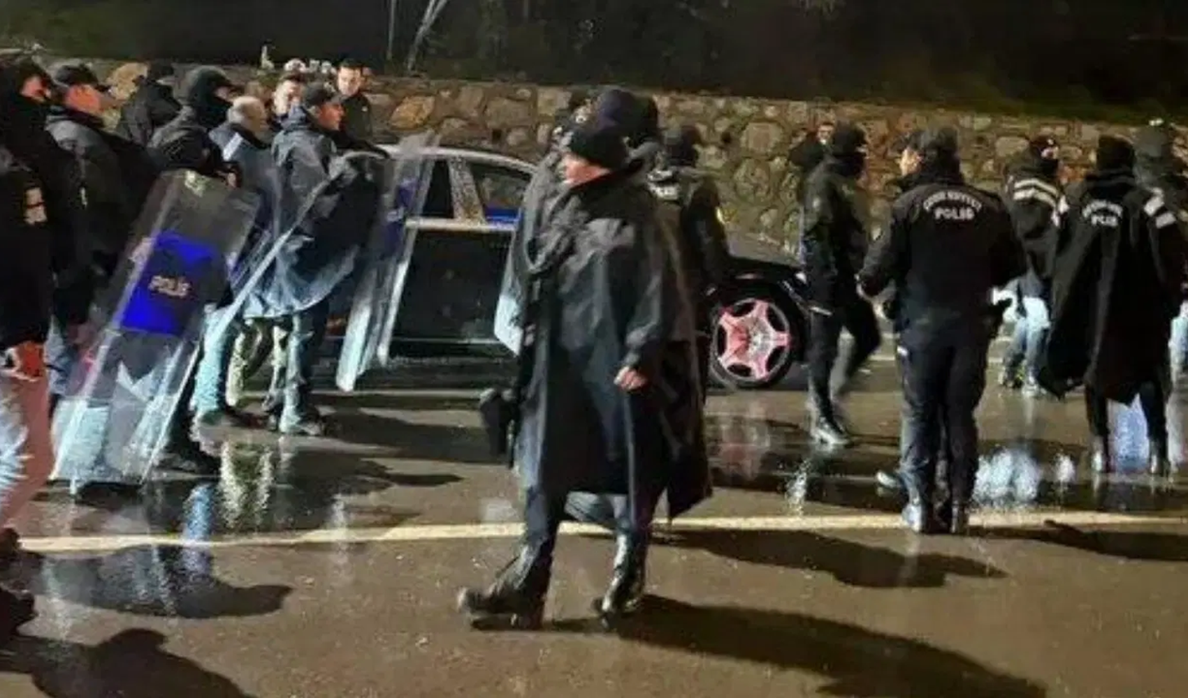 Trabzonspor Başkanı Ertuğrul Doğan'ın aracına saldırı