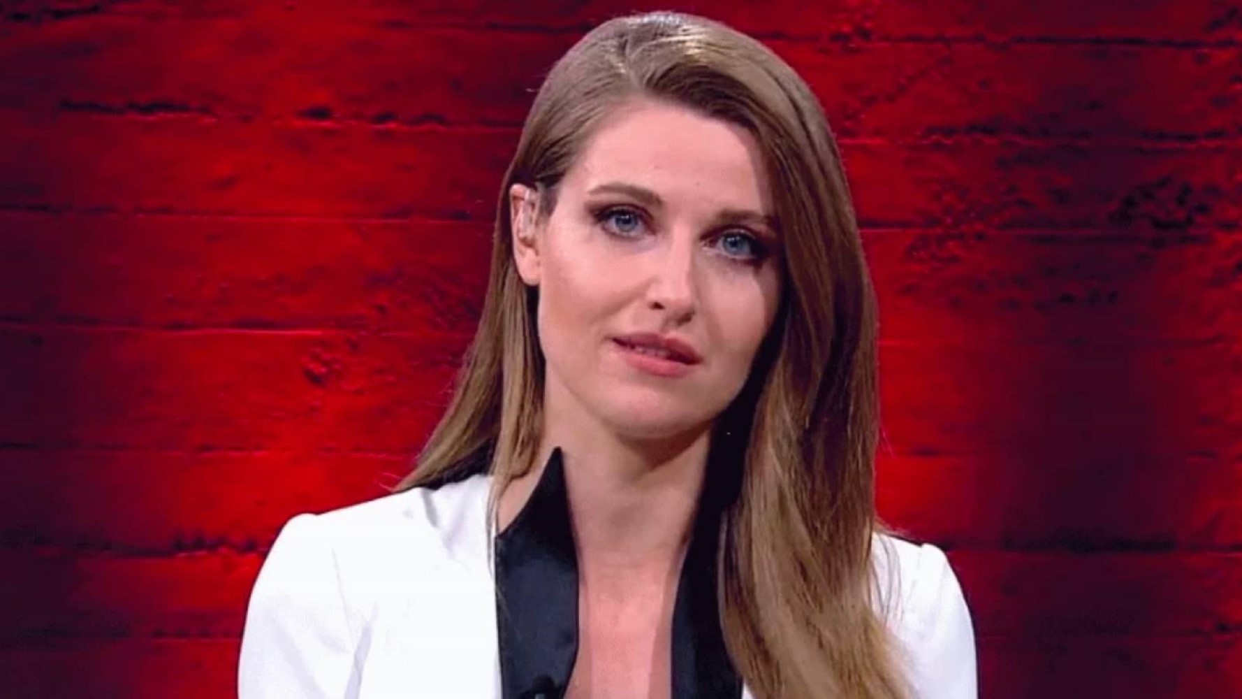 Kayyum yönetiminden dikkat çeken karar: Mehmet Akif Ersoy'un eski eşi Pınar Erbaş'ın işine son verildi! 'Çok şaşkın ve kırgınım...'