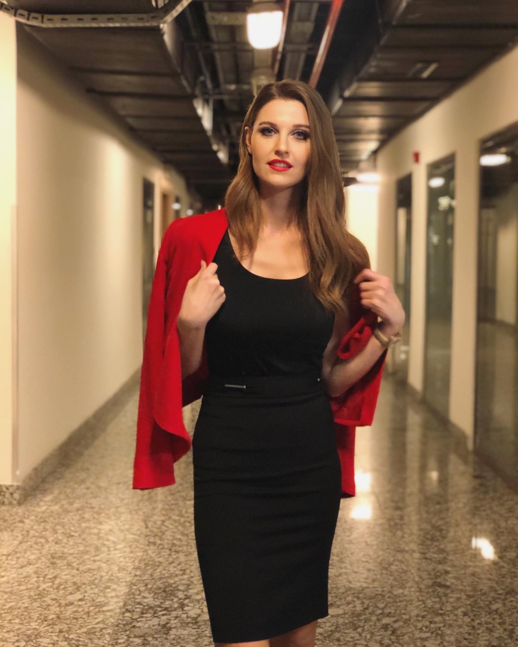 Kayyum yönetiminden dikkat çeken karar: Mehmet Akif Ersoy'un eski eşi Pınar Erbaş'ın işine son verildi! 'Çok şaşkın ve kırgınım...'