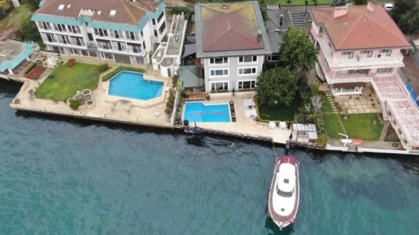 Garipoğlu’nun Boğaz’daki yalısının şifresi: Ünlü isimlerin katıldığı partilerin iç yüzü