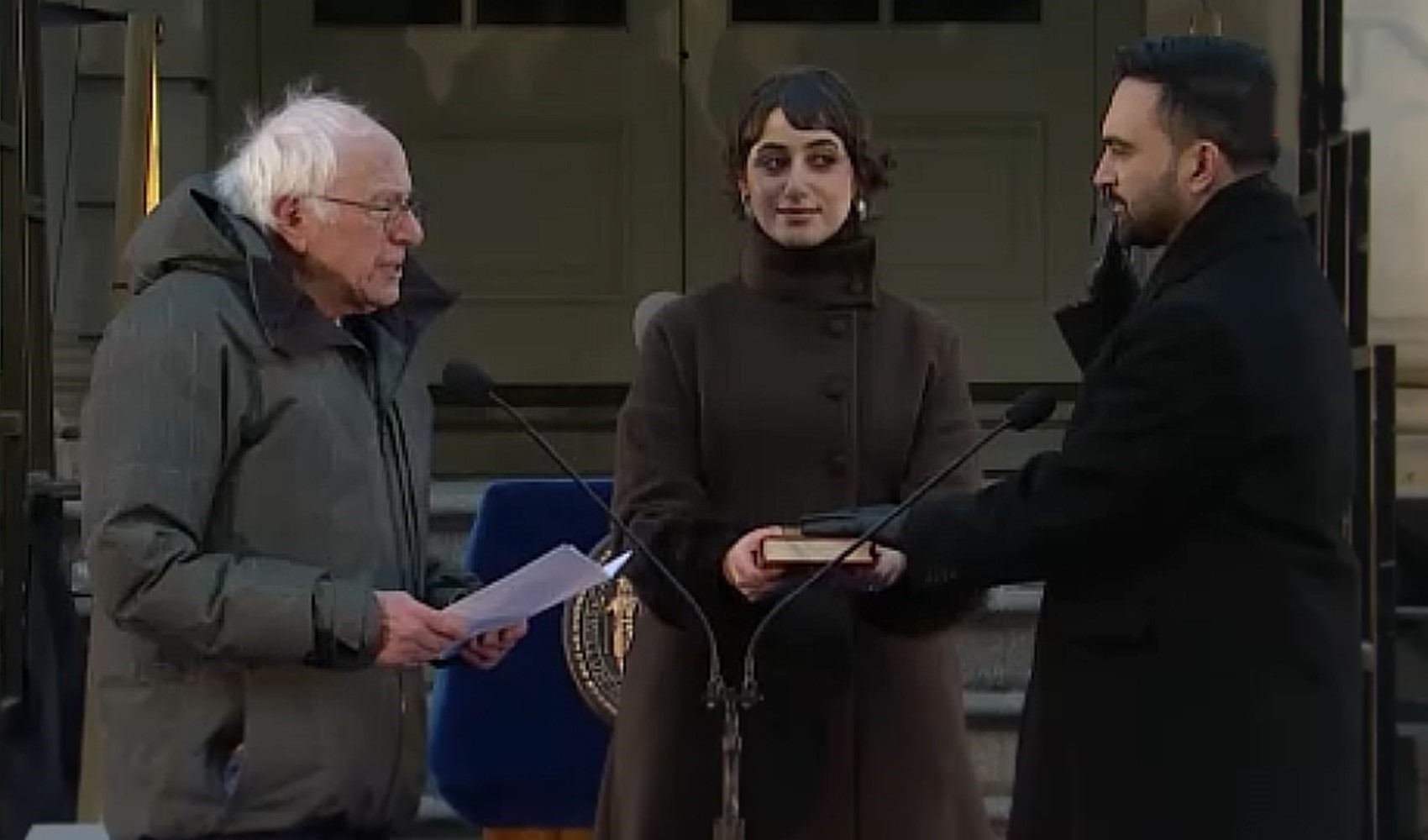 New York Belediye Başkanı Mamdani, resmi törenle göreve başladı