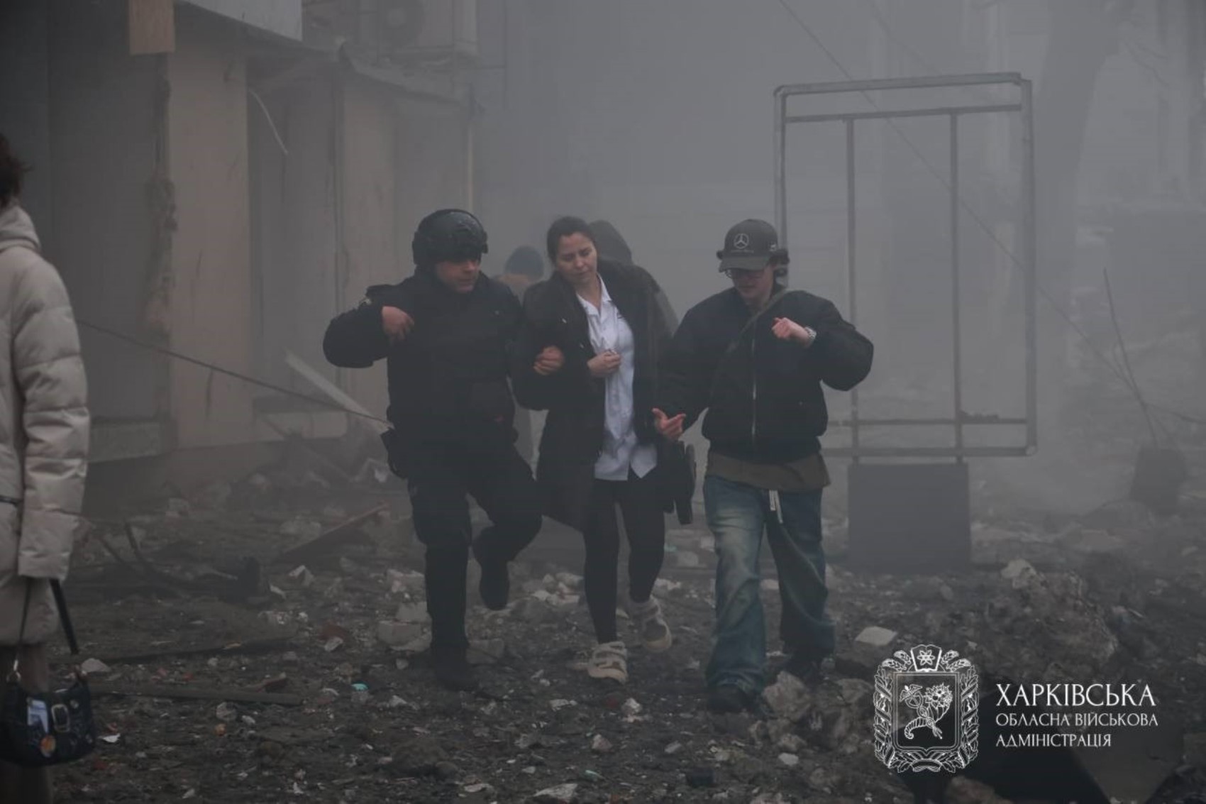 Rusya, Harkov'da 5 katlı binayı vurdu: En az 25 yaralı