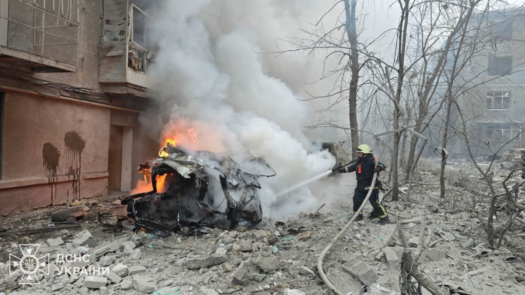 Rusya, Harkov'da 5 katlı binayı vurdu: En az 25 yaralı