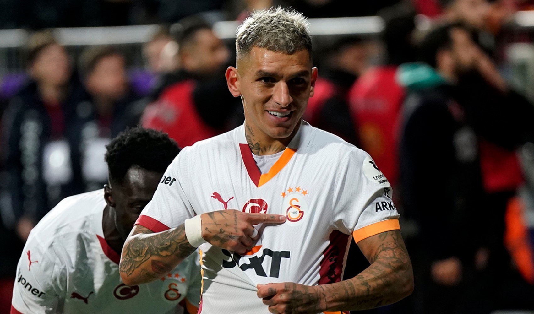 Galatasaraylı Lucas Torreira, ayrılık iddialarına yanıt verdi
