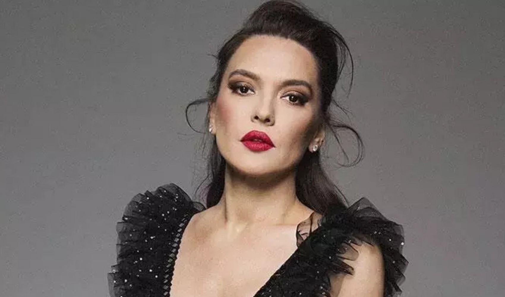 Demet Akalın’dan yeşil pasaport eleştirisi