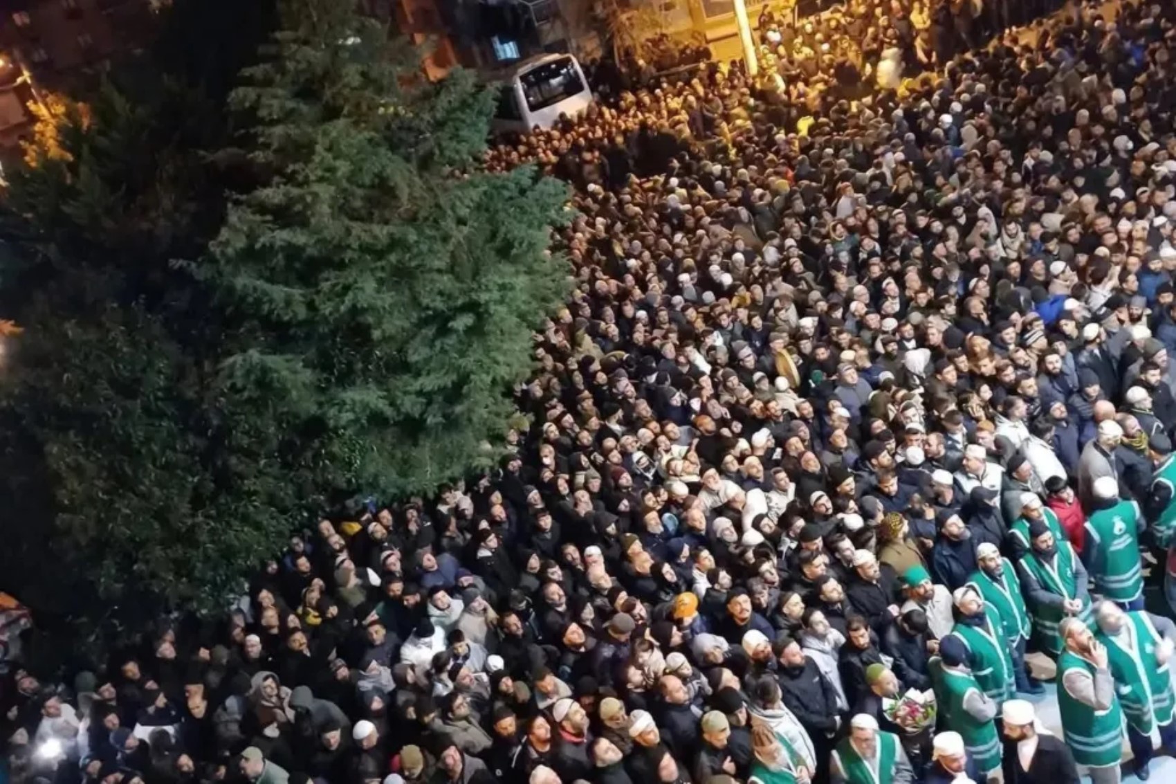 İzmir'de tepki çeken görüntüler sonrası Menzil'den açıklama geldi: Türkiye'ye laiklik hiç gelmemiş!