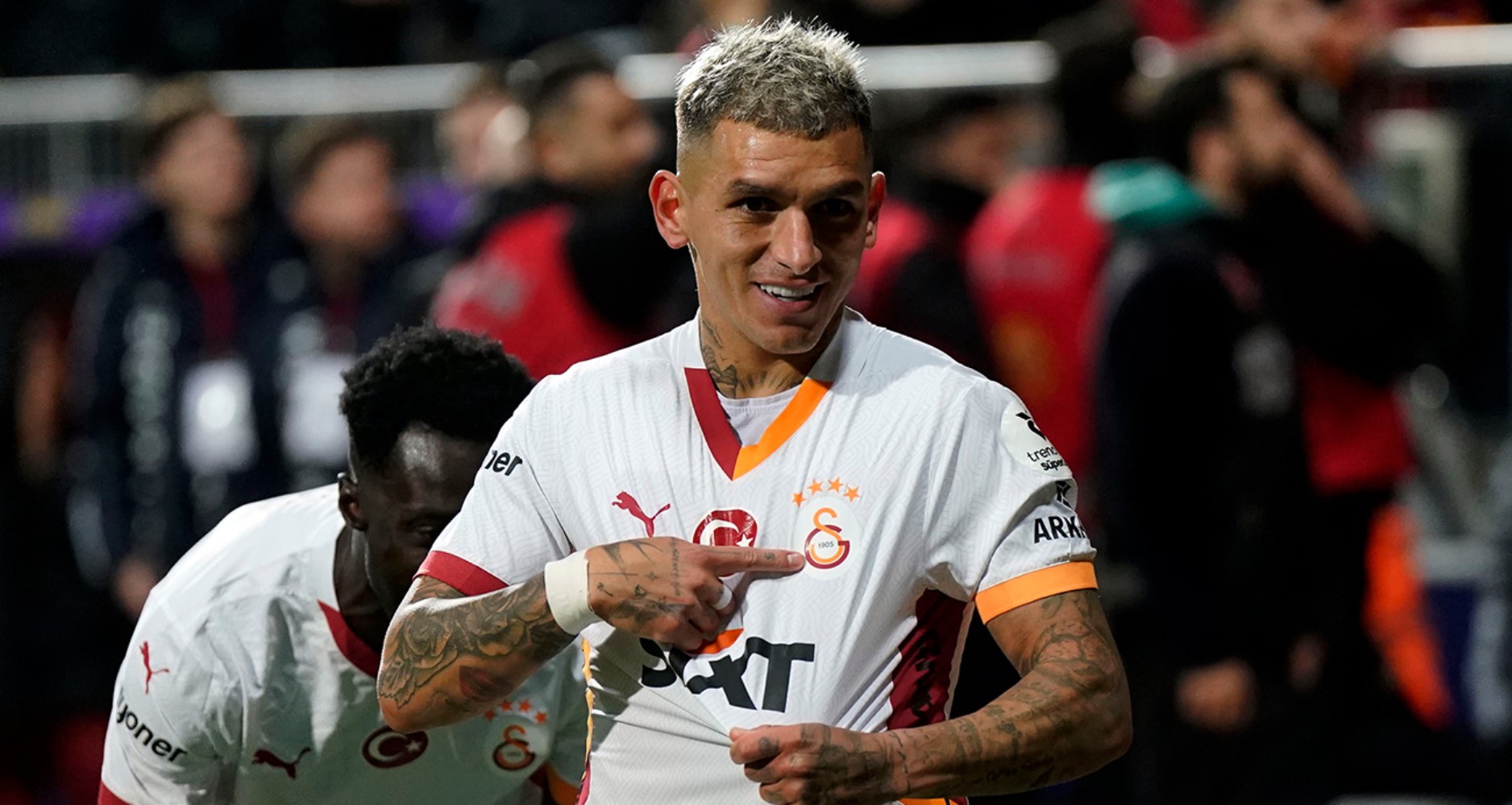Galatasaraylı Lucas Torreira, ayrılık iddialarına yanıt verdi