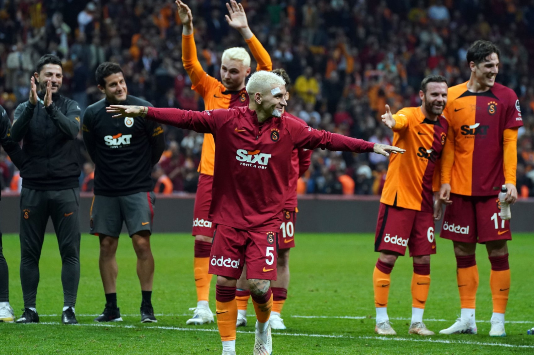 Galatasaraylı Lucas Torreira, ayrılık iddialarına yanıt verdi