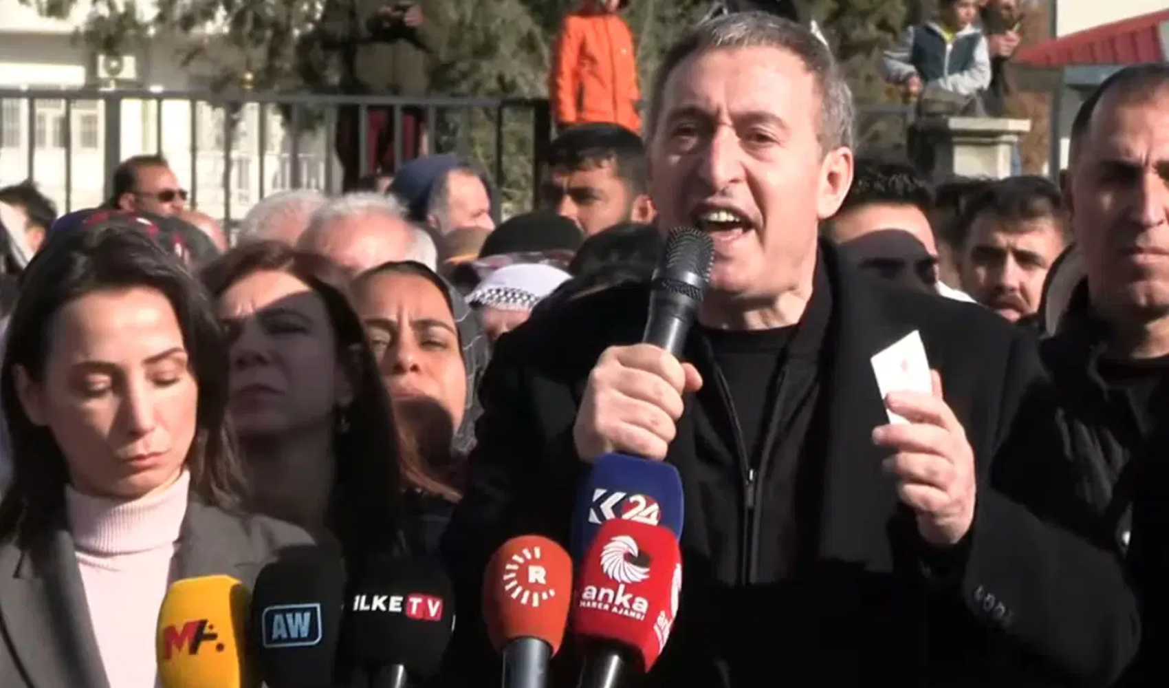 DEM Parti grup toplantısını sınırda yaptı