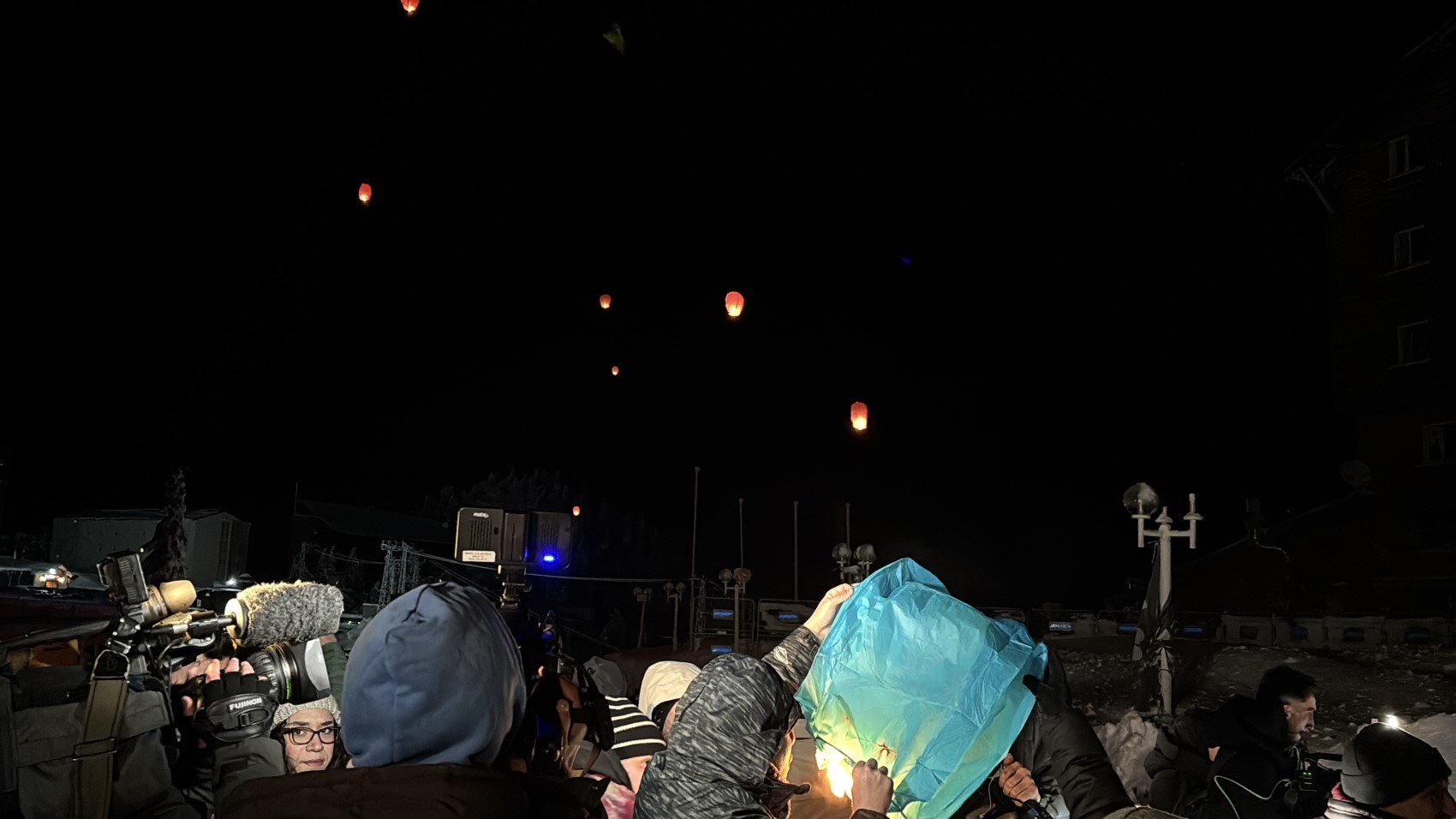 Kartalkaya faciasının birinci yıl dönümü: Otele 'melek' sembolü yansıtıldı