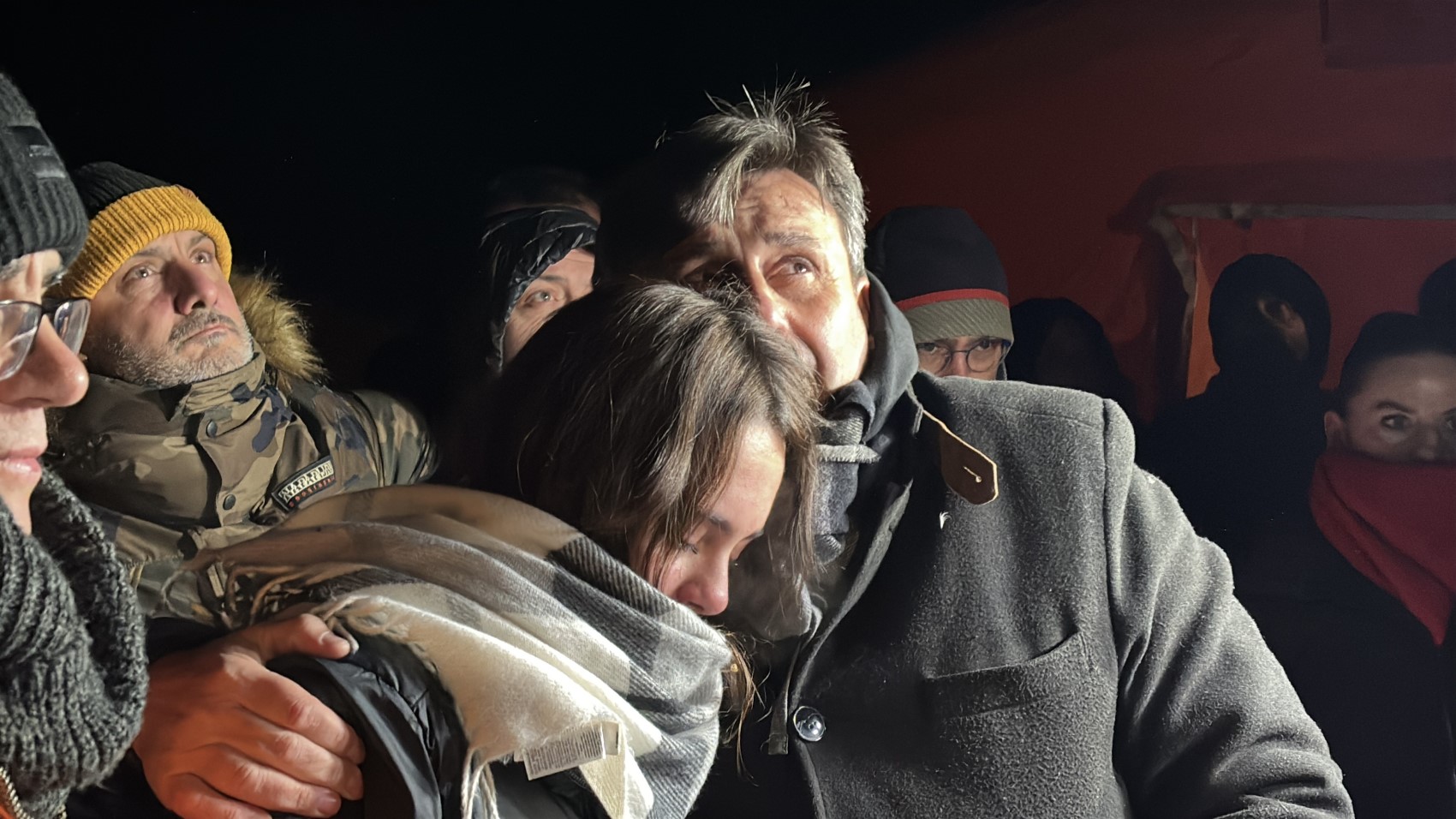 Kartalkaya faciasının birinci yıl dönümü: Otele 'melek' sembolü yansıtıldı