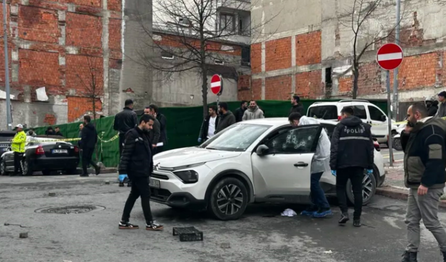 İstanbul Kağıthane'de sokak ortasında infaz: Burak Tunçel’in 40 kurşunla vurulduğu anlar ortaya çıktı