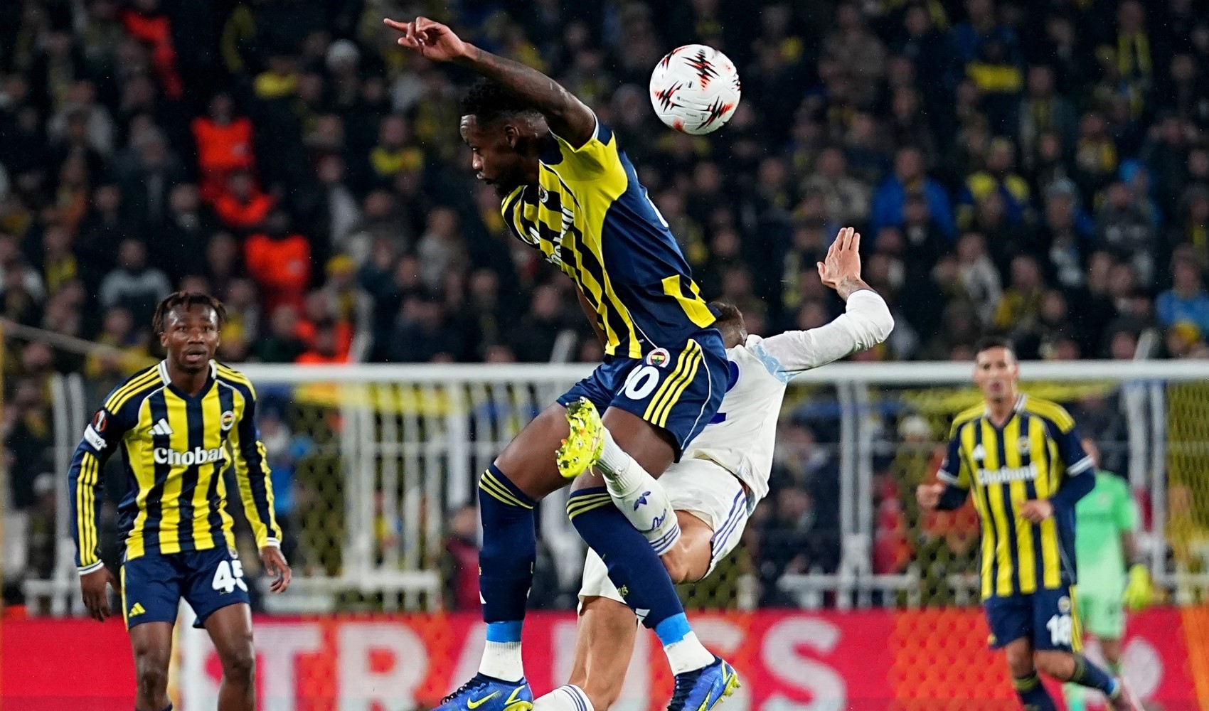 Fenerbahçe sahasında Aston Villa'ya mağlup oldu