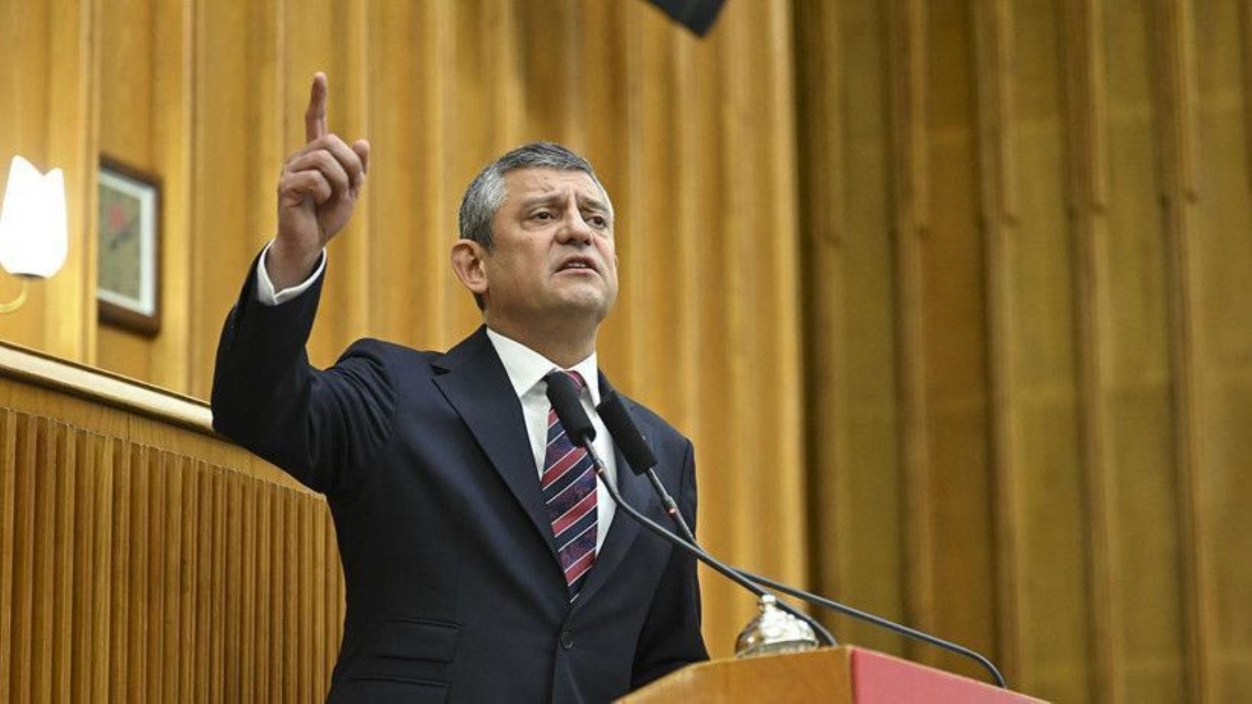 Özgür Özel, masasındaki son anketi açıkladı: Erken seçim için tarih verdi!