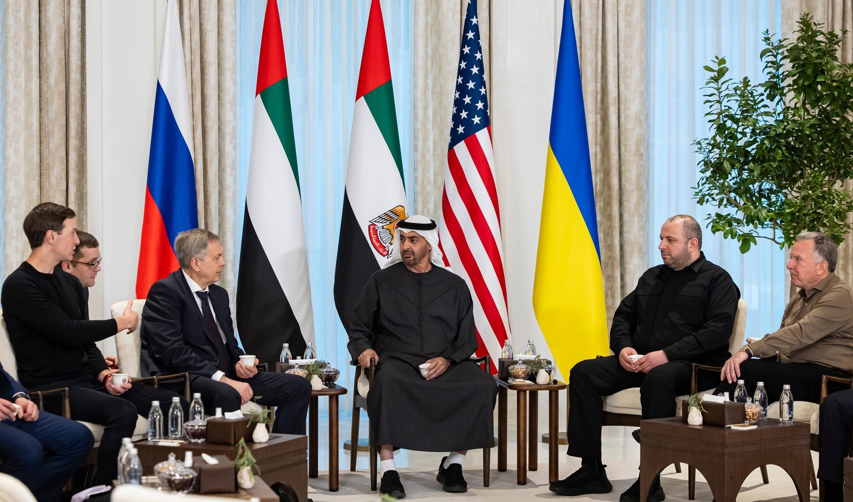 BAE’deki Rusya-Ukrayna-ABD görüşmelerinin ilk günü sona erdi